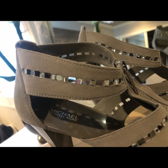 Michael Kors heels - Picture 2 of 6